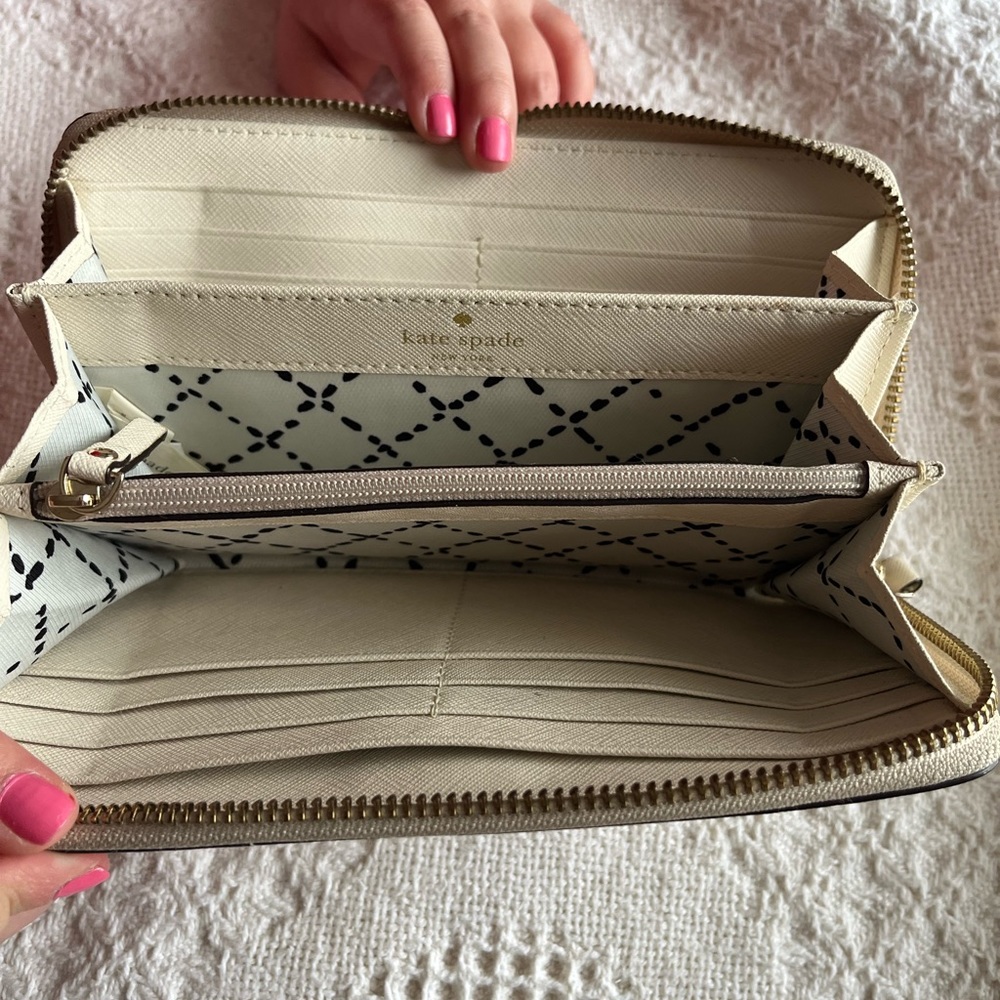 Kate Spade Wallet ♠️ - Picture 6 of 10